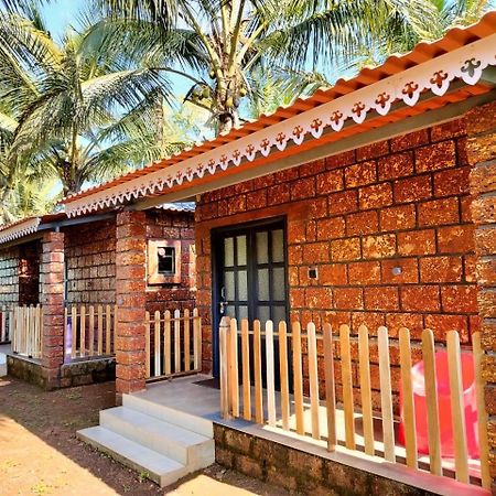 Saka Kadams Home Stay Guhāgar Zewnętrze zdjęcie
