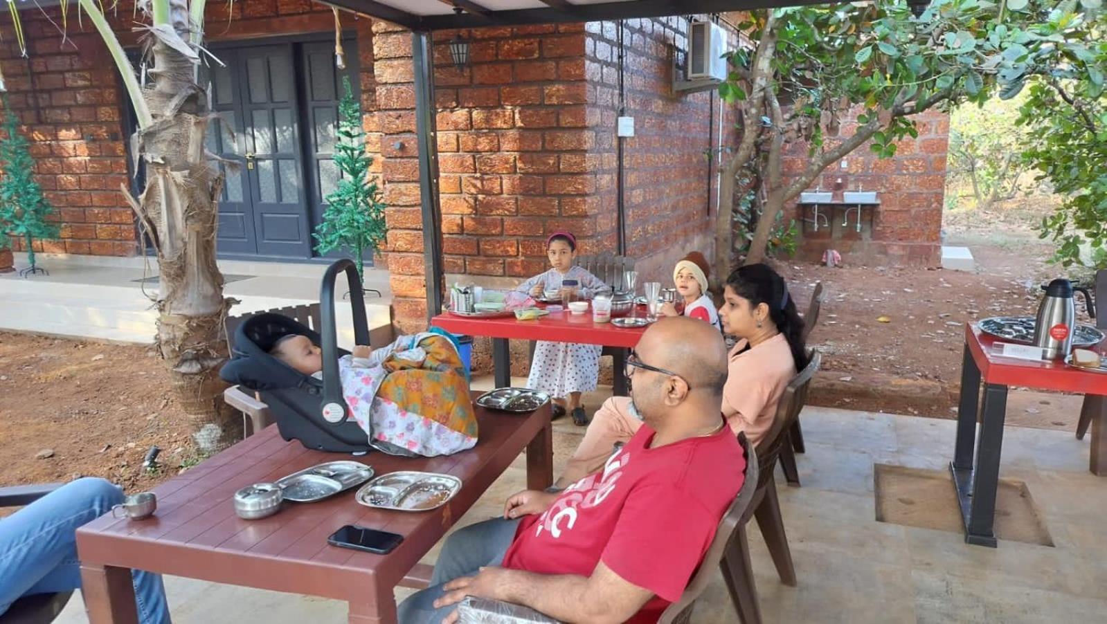 Saka Kadams Home Stay Guhāgar Zewnętrze zdjęcie