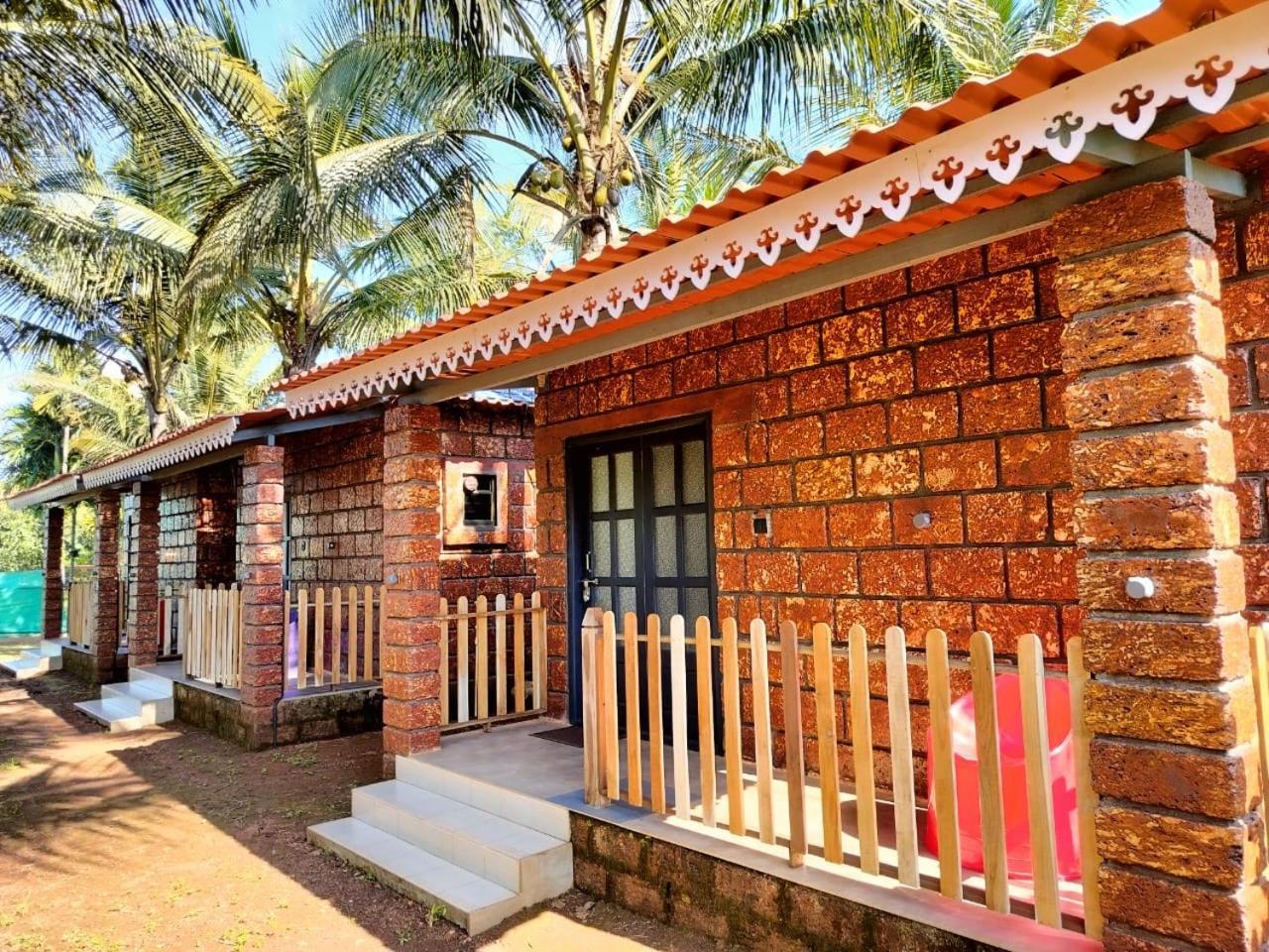 Saka Kadams Home Stay Guhāgar Zewnętrze zdjęcie